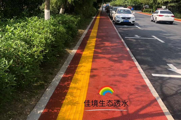 罩面漆噴涂后的道路效果